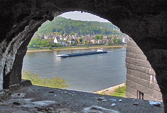 Aus jedem der insgesamt 6 Stockwerke in beiden Brückentürmen bieten sich dem Besucher künftig völlig neue Lichtblicke, so auf die Zwillingstürme auf Remagener Seite oder auch auf den Rhein und die Stadt Remagen